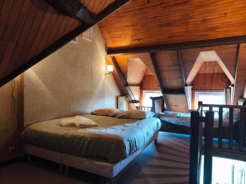 Ένα ή περισσότερα κρεβάτια σε δωμάτιο στο Gite pour 4 personnes en Bretagne