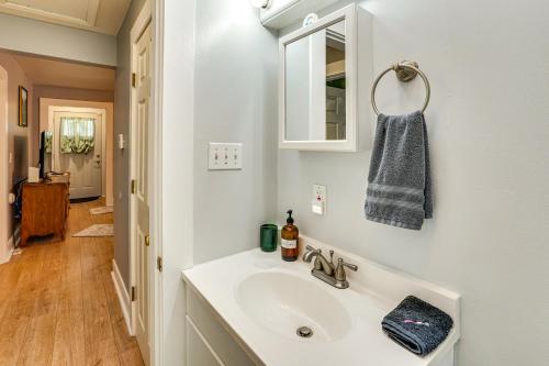 Ένα μπάνιο στο 2 Mi to Dtwn Paducah! Family Getaway with Yard