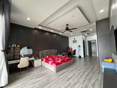 a bedroom with a large red bed and a desk at Thiên long homestay in Kinh Dinh