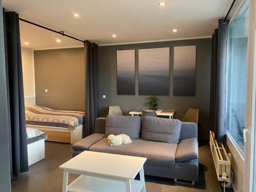 Giường trong phòng chung tại Apartment Home at Bea Duisburg Homberg