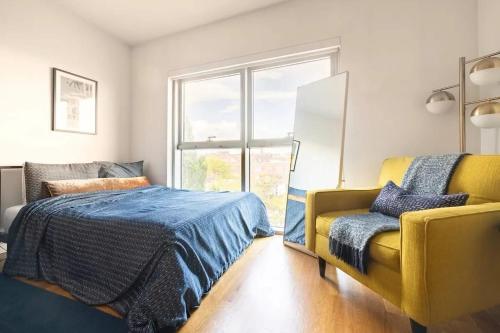 Postel nebo postele na pokoji v ubytování Beautiful Modern Studio in Luxury Building