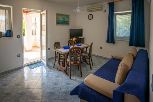 Гостиная зона в Apartments with a parking space Mali Losinj (Losinj) - 8026