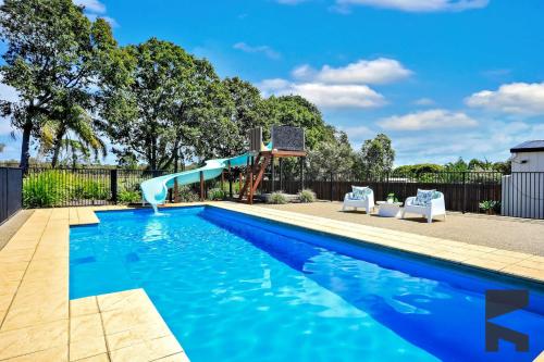 Πισίνα στο ή κοντά στο 25 Coral Cove Drive Coral Cove