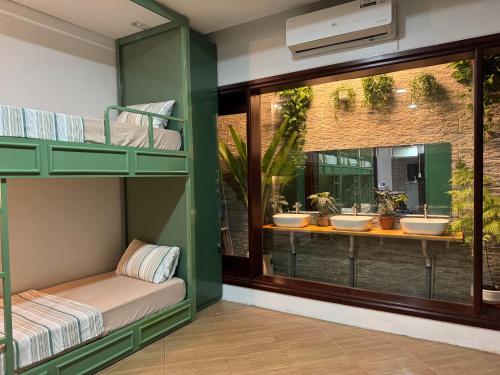 En eller flere senge i et værelse på NGÁO Home - Giảng Võ