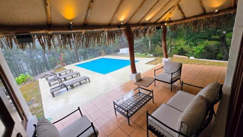 Πισίνα στο ή κοντά στο Luxury Cabin - Heated pool - 4 Bedrooms