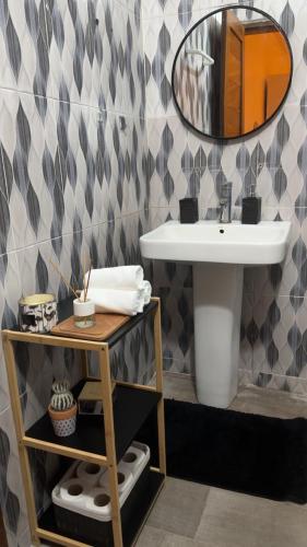 Ένα μπάνιο στο Serenity by Feliho House