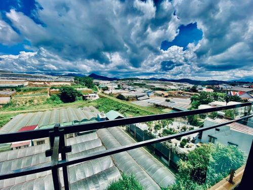 Nespecifikovaný výhled na hory nebo výhled na hory při pohledu z hotelu