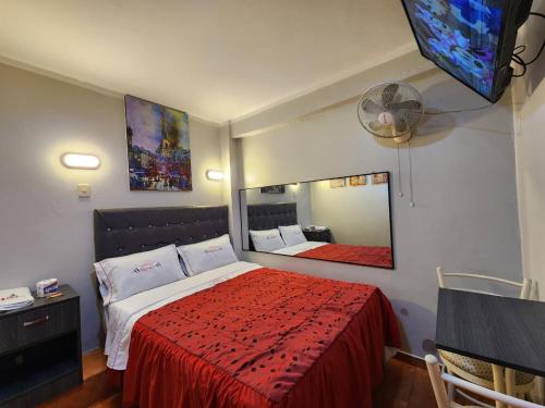 Ένα ή περισσότερα κρεβάτια σε δωμάτιο στο Hostal Paris MYP 2