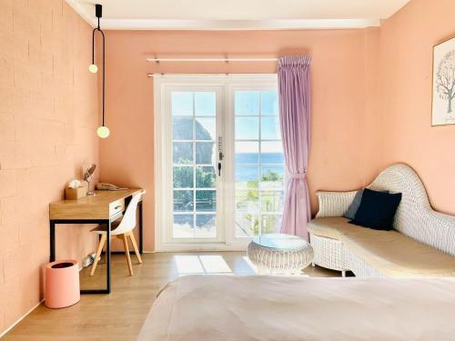 Un pat sau paturi într-o cameră la Canaan B&B Kenting