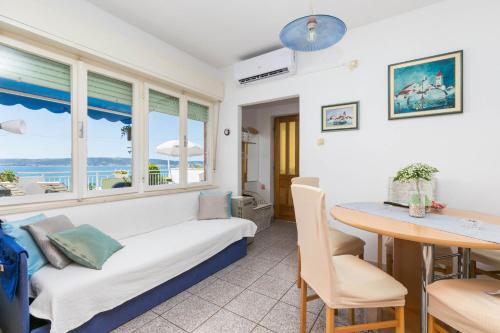 Apartments by the sea Kastel Stari, Kastela - 19465