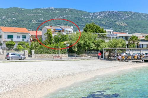 Apartments by the sea Kastel Stari, Kastela - 19465