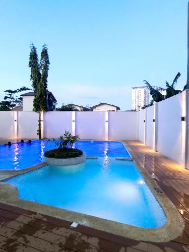 a swimming pool in the middle of a building at BH UrbanSky Condo in Mactan
