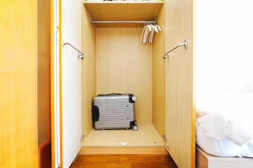 10 minutes to Shibuya by train, 2 beds, great access, Yoyogi Uehara