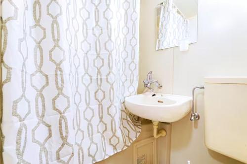 10 minutes to Shibuya by train, 2 beds, great access, Yoyogi Uehara