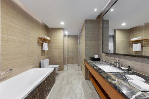 Koupelna v ubytování King Maker Grand Hotel-At the Gate of Tianmen Peak Cableway