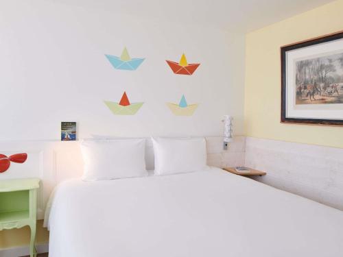 Postel nebo postele na pokoji v ubytování Greet Hôtel Saint-Nazaire Trignac Nouvelle Marque du Groupe Accor