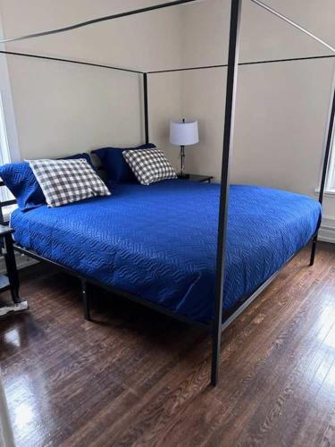 a bed with a blue comforter in a bedroom at North Chicago Spacious Home in Chicago