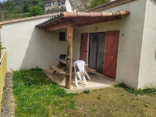 Chalet confortable avec terrasse - 4 personnes - API-1-52-908