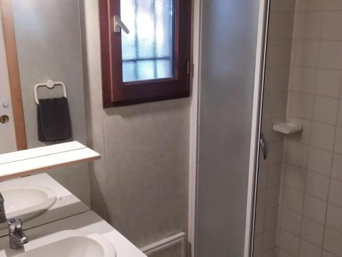 a small bathroom with a sink and a shower at Chalet confortable avec terrasse - 4 personnes - API-1-52-908 in Saint-Rome-de-Tarn