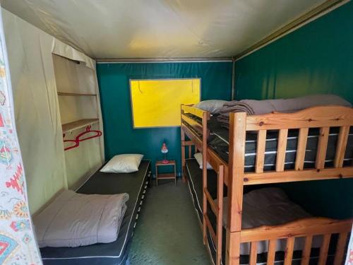 Ένα ή περισσότερα κρεβάτια σε δωμάτιο στο Bungalow 3 Pièces avec Terrasse - API-1-52-888