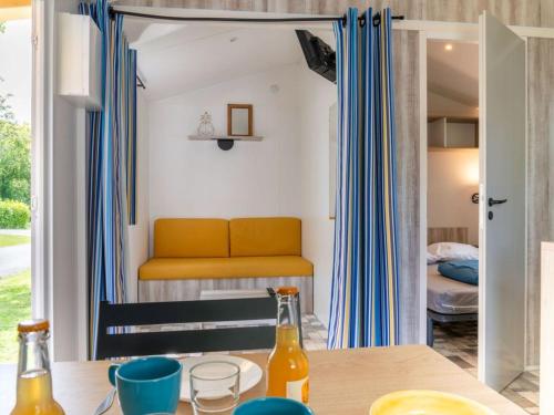 Ένα ή περισσότερα κρεβάτια σε δωμάτιο στο Mobil Home 20m² avec Terrasse à Tréguennec - API-1-52-909