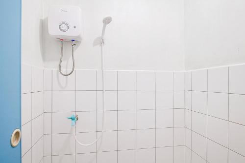 Ένα μπάνιο στο Pondok HJP Pangandaran Mitra RedDoorz