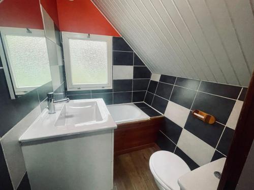 Ένα μπάνιο στο Chalet 18m², Terrasse sur Pilotis, 4 Personnes - API-1-52-927