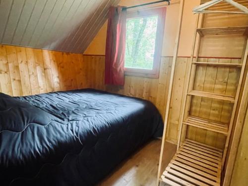 Ένα ή περισσότερα κρεβάτια σε δωμάτιο στο Chalet 18m², Terrasse sur Pilotis, 4 Personnes - API-1-52-927