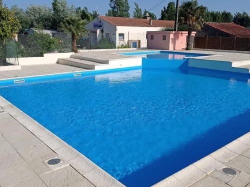 Swimmingpoolen hos eller tæt på Mobil-home 4 pers. avec terrasse à Notre-Dame-de-Monts - API-1-52-946