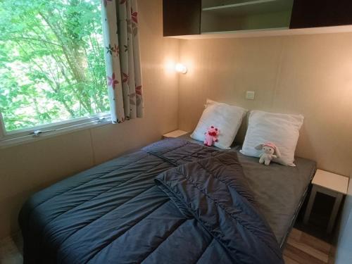 Una cama o camas en una habitación de Mobil-home avec Terrasse à Mauléon-Licharre - API-1-52-951