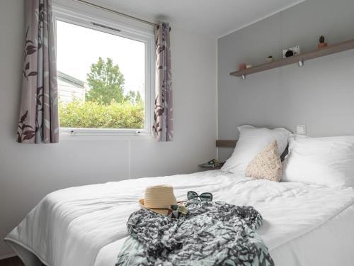 Postel nebo postele na pokoji v ubytování Mobile-home 31m² avec Terrasse à Piriac-sur-Mer - API-1-52-964