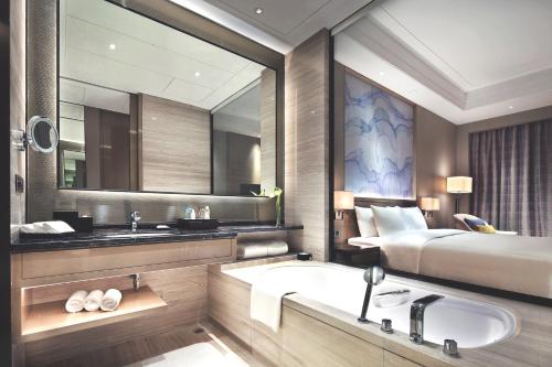 Ένα ή περισσότερα κρεβάτια σε δωμάτιο στο Wanda Realm Huangshi