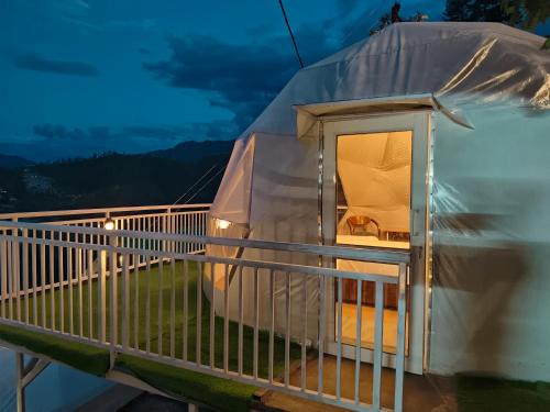 Φωτογραφία από το άλμπουμ του Khoj The Lake Trail σε Narkanda