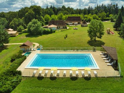 Πισίνα στο ή κοντά στο Mobil home cozy de 29m² - Terrasse - Cuisine équipée - API-1-52-1061