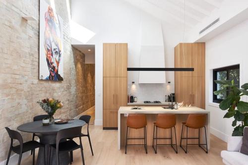 a kitchen and dining room with a table and chairs at Bondi Beach Premium Hideaway - Premium 2 bed apartment in Sydney
