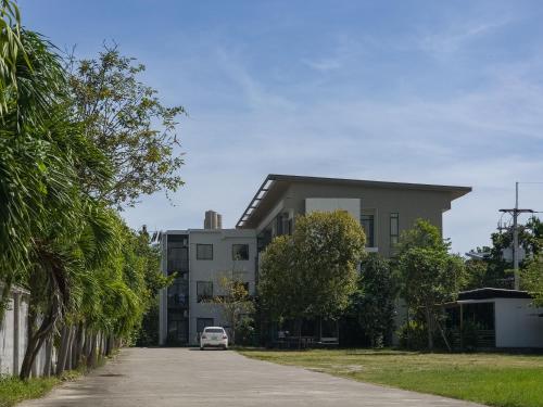 Το κτήριο όπου στεγάζεται  το ξενοδοχείο διαμερισμάτων