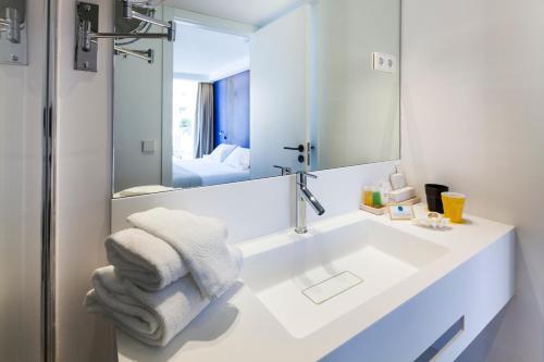 Koupelna v ubytování Sud Ibiza Suites