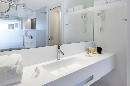 Koupelna v ubytování Sud Ibiza Suites