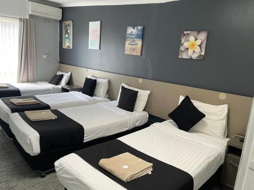 Ένα ή περισσότερα κρεβάτια σε δωμάτιο στο Parkway Motel