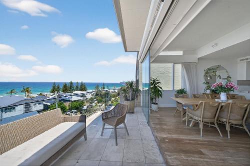 Μπαλκόνι ή βεράντα στο Luxury Curl Curl Retreat - Pool and Parking