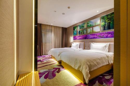 Ένα ή περισσότερα κρεβάτια σε δωμάτιο στο Lavande Hotel Wuhan Jianghan Road Subway Station