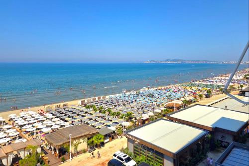 Beachfront & Sea View Apartment 101 - Happy Rentals