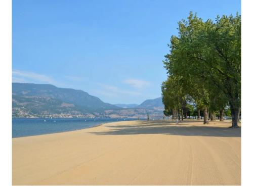 Fotografie z fotogalerie ubytování Stylish and cozy private guesthouse v destinaci Kelowna