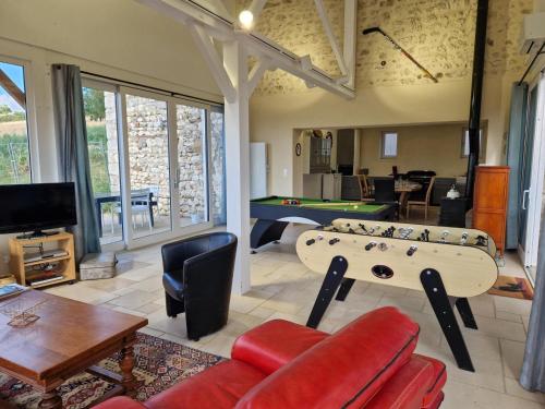 Charroux-dʼAllierにあるGîte en pierre à Charroux avec Piscine et Vue sur Campagne - FR-1-489-607のギャラリーの写真