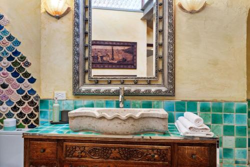 a bathroom with a sink and a mirror at Hidden Zen - A South Freo Retreat in South Fremantle
