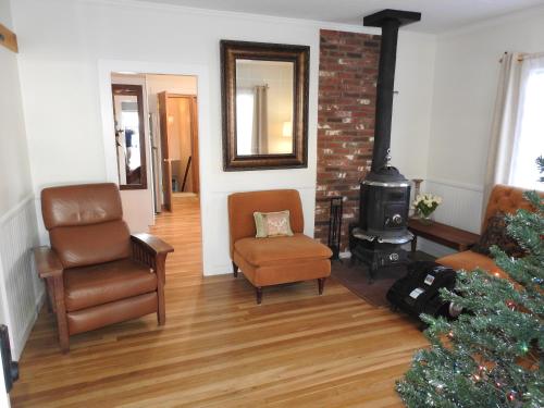 a living room with a christmas tree and a fireplace at Miners Choice 3 Bedroom on Main St Bonus Rooms Sleeps up to 9 TV WIFI Piano in Julian