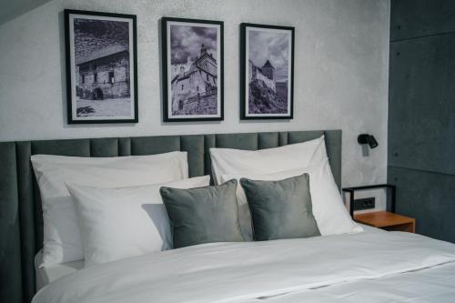 Ένα ή περισσότερα κρεβάτια σε δωμάτιο στο Hungaro Residence