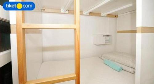 Ένα μπάνιο στο Royal Hostel Singapore