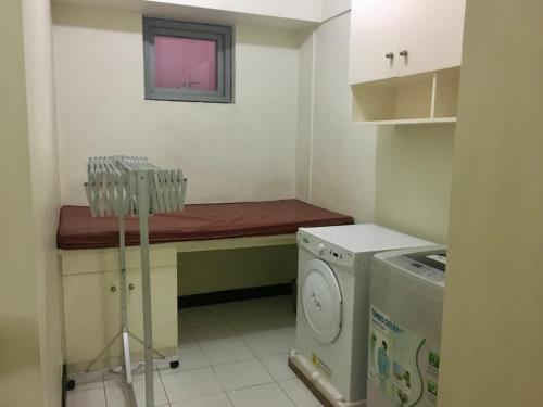 Nhà bếp/bếp nhỏ tại Eton Baypark Manila