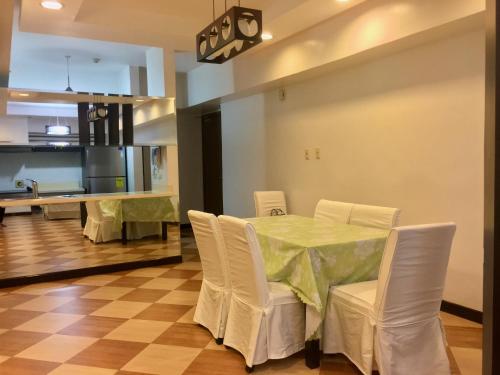 Khu vực ghế ngồi tại Eton Baypark Manila